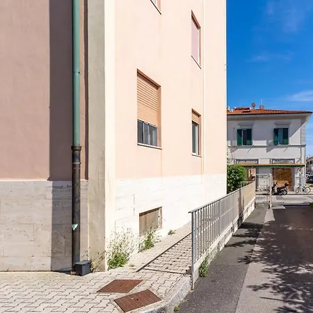Apartment - Sea View Apartment! Livorno