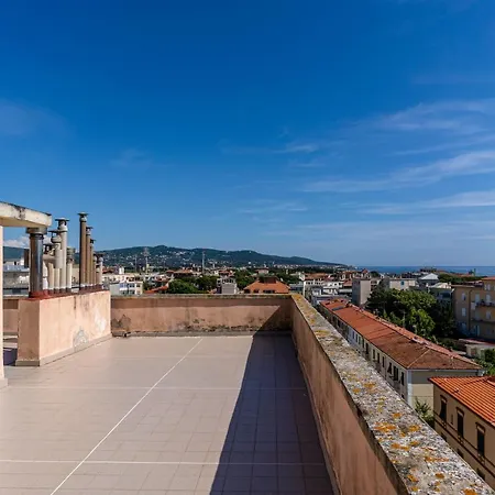 Guesthost - - Sea View Apartment! * Λιβόρνο