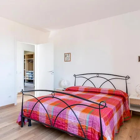 Guesthost - - Sea View Apartment! * Λιβόρνο
